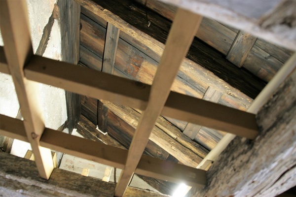 Foto Dachöffnung im jüdischen Museum Franken für das Laubhüttenfest